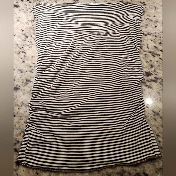 Francesca Frrante Overlaying Top with Ruching Sides Small - Picture 10 of 10